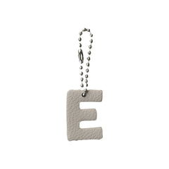 Charm Letra redonda E Latte